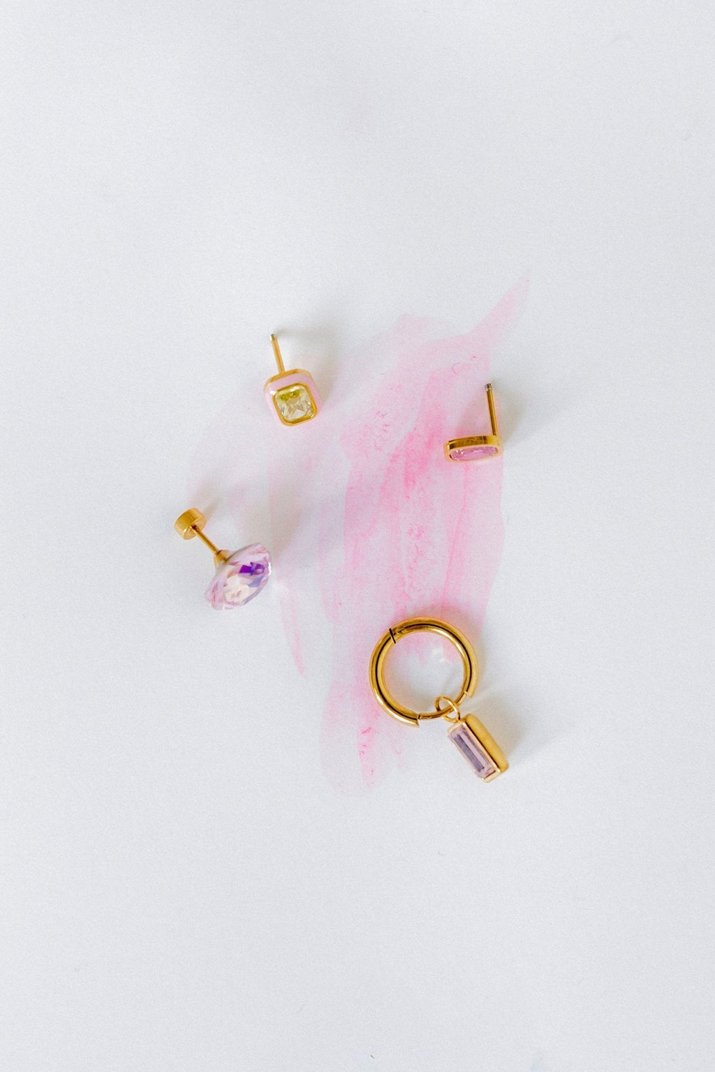 Screwback Stud Earrings Lux - Kit Baby Pink