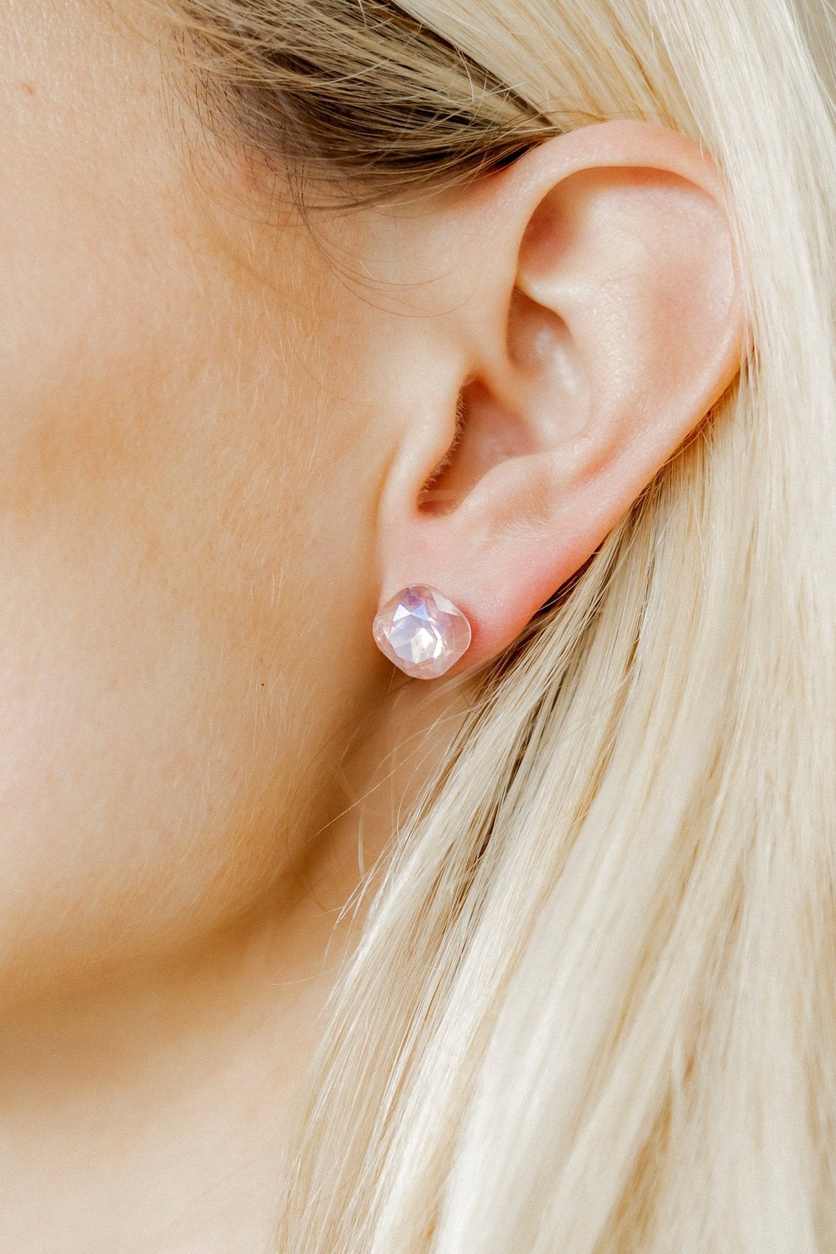 Screwback Stud Earrings Lux - Kit Baby Pink